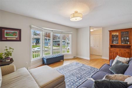 8401 Winston Avenue, Urbandale, Iowa 50322, Estados Unidos