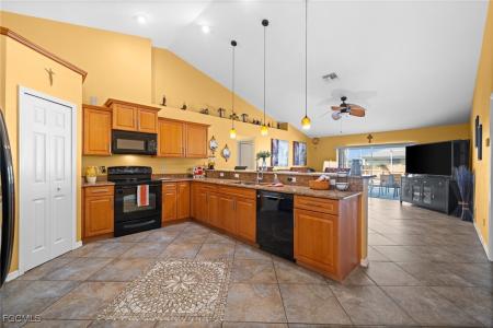 121 NE 11th Terrace, Cape Coral, Floride 33909, États-Unis