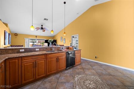 121 NE 11th Terrace, Cape Coral, Floride 33909, États-Unis