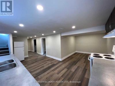 48 CONNAUGHT AVENUE, Toronto (newtonbrook West), אונטריו M2M 1G8, קנדה 