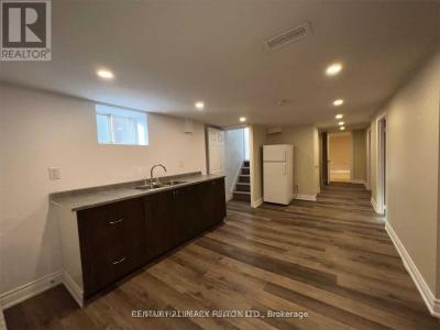 48 CONNAUGHT AVENUE, Toronto (newtonbrook West), אונטריו M2M 1G8, קנדה 