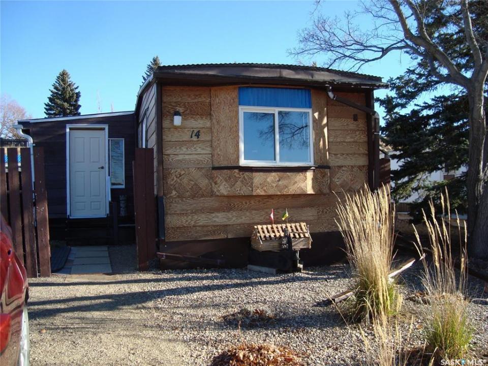 701 11TH AVENUE NW, Swift Current, Saskatchewan S9H 4M5, Canada