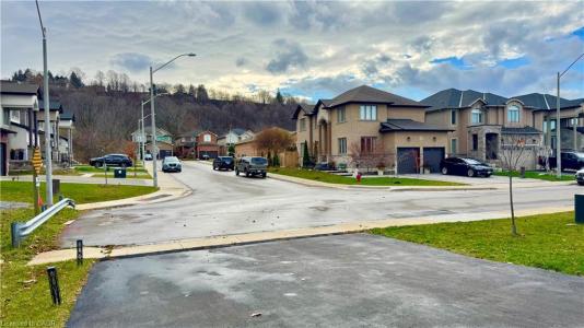 238 NASHVILLE CIRCLE, Hamilton, Ontario L8G 0B5, Canada