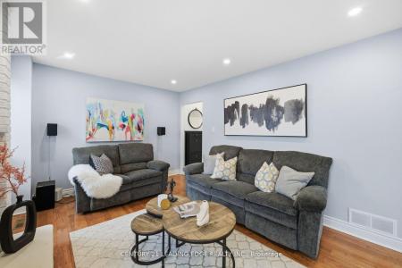 110 HOLLIDAY DRIVE, Whitby (lynde Creek), Онтарио L1P 1G5, Канада