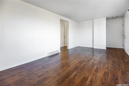 1243 1ST STREET E, Prince Albert, Saskatchewan S6V 0E2, Canadá