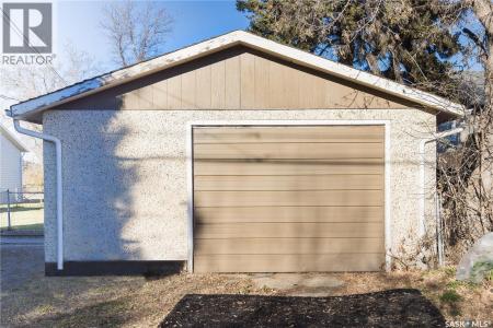 1243 1ST STREET E, Prince Albert, Saskatchewan S6V 0E2, Canadá