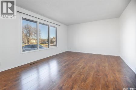 1243 1ST STREET E, Prince Albert, Saskatchewan S6V 0E2, Canadá