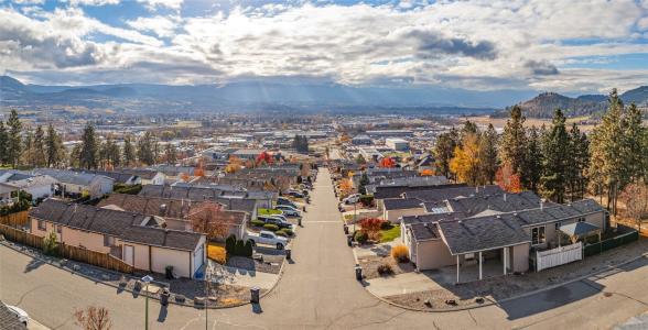 2550 HOLLYWOOD ROAD N, Kelowna, Colombie-Britannique V1V 2S6, Canada