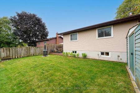 895 EXETER STREET, Oshawa, 安大略省 L1G 6R9, 加拿大