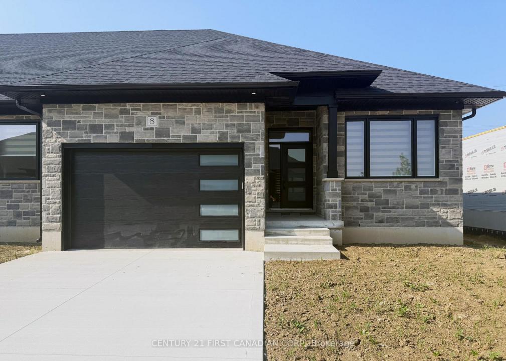 32 POSTMA CRESCENT, North Middlesex, Ontario N0M 1A0, Canadá