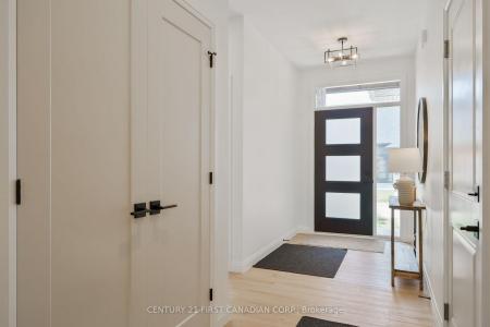 32 POSTMA CRESCENT, North Middlesex, Ontario N0M 1A0, Canadá