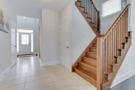 16 TIM JACOBS DRIVE, Georgina, Ontario L4P 4C7, Kanada