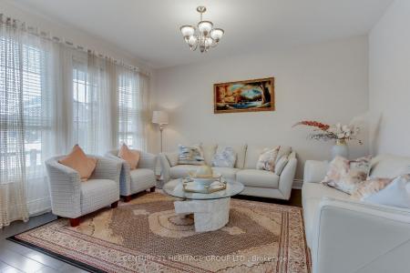 16 TIM JACOBS DRIVE, Georgina, Ontario L4P 4C7, Kanada