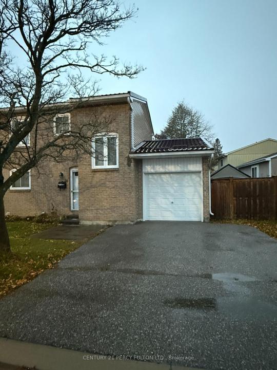 24 MEDLEY LANE, Ajax, Ontario L1S 3P6, Canada