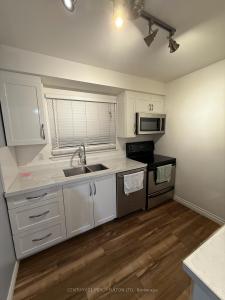 24 MEDLEY LANE, Ajax, Ontario L1S 3P6, Canada