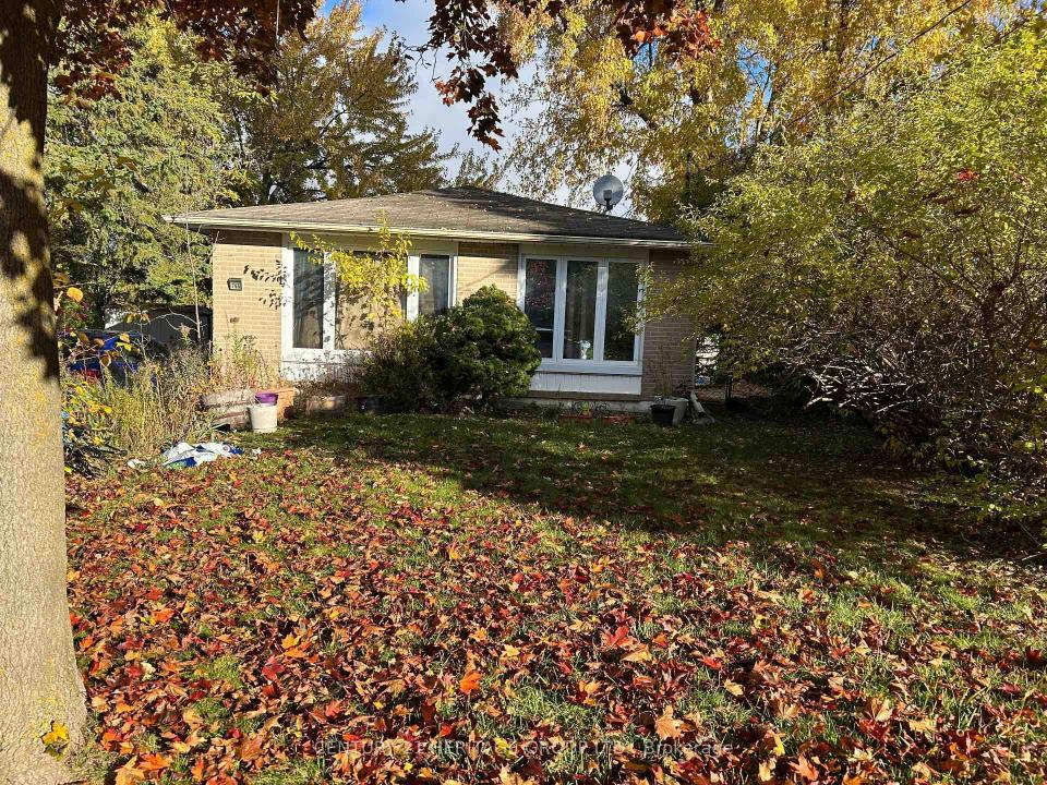 765 GREENFIELD CRESCENT, Newmarket, Ontario L3Y 3B2, CANADÁ