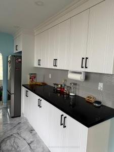 1036 MISSISSAUGA VALLEY BOULEVARD, Mississauga, Ontario L5A 3J4, Canada