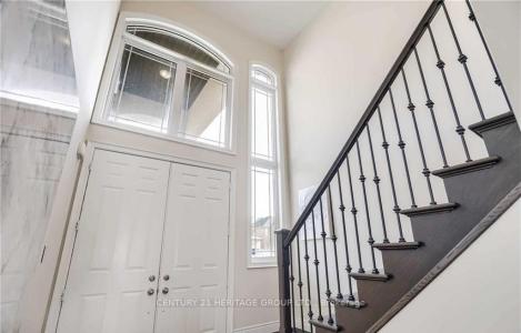 238 NASHVILLE CIRCLE, Hamilton, Ontario L8G 0B5, Canada