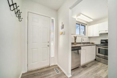 7 GLENCOE STREET, South Of Baseline To Knoxdale, Ontario K2H 8S5, Canada