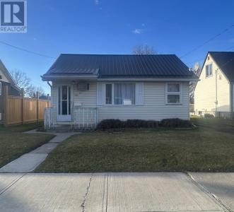 917 PHAIR AVENUE, Fort Frances, 安大略省 P9A 2M6, 加拿大
