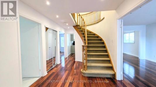 1339 QUINPOOL COURT, Mississauga (creditview), Ontario L5C 4J3, Canada