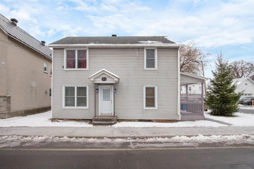30  Rue Principale O., Farnham, Québec J2N 1K4, Canada