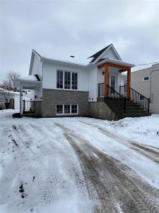 7 Rue Ayers, Lachute, Quebec J8H 2S7, Kanada