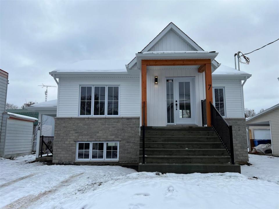 7  Rue Ayers, Lachute, Quebec J8H 2S7, Canadá