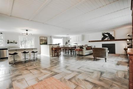 4Z  Ch. Larouche, Chelsea, Quebec J9B 1T7, Canada