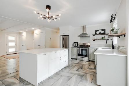 4Z  Ch. Larouche, Chelsea, Quebec J9B 1T7, Canada