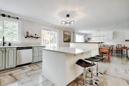 4Z  Ch. Larouche, Chelsea, Quebec J9B 1T7, Canada