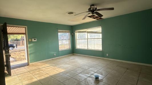 218 Graham, Kenedy, Texas 78119, États-Unis