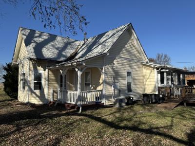 214 Clinton St., Gibbs, Missouri 63540, USA