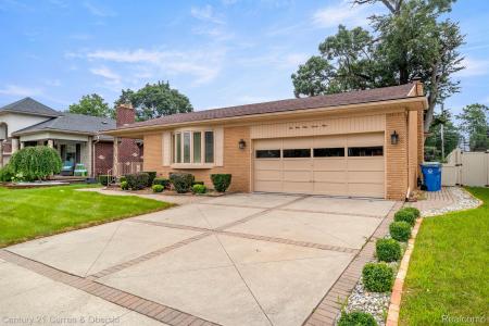 21979 Hickorywood Drive, Dearborn Heights, Michigan 48127, États-Unis