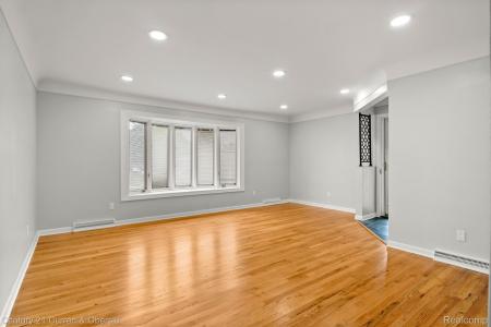 21979 Hickorywood Drive, Dearborn Heights, Michigan 48127, États-Unis