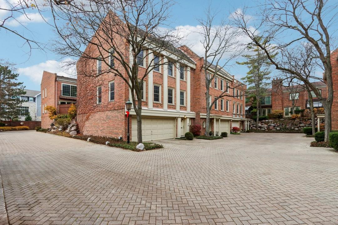 19 Landmark #19, Northfield, Illinois 60093