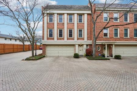 19 Landmark #19, Northfield, Illinois 60093