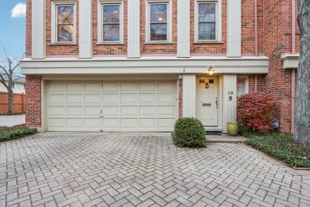 19 Landmark #19, Northfield, Illinois 60093