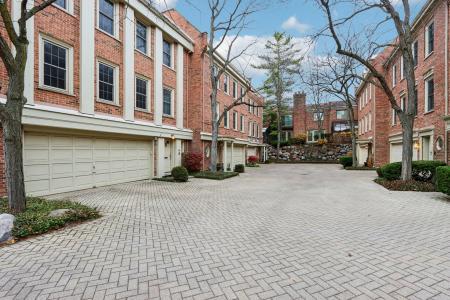 19 Landmark #19, Northfield, Illinois 60093