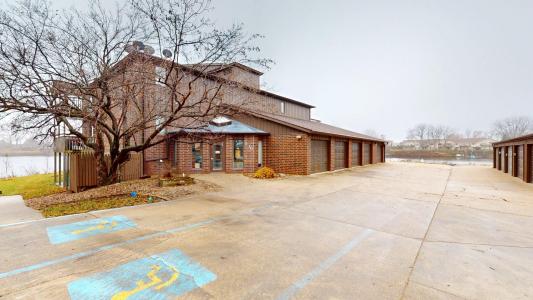 630 Briarstone Dr #205, Mason City, Iowa 50401, USA