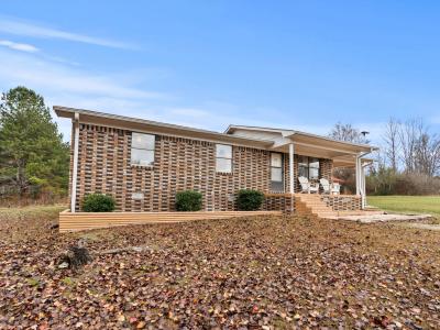 735 County Road 422, Henagar, Alabama 35978