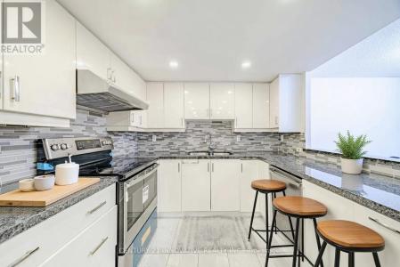 5 WELDRICK ROAD WEST, Richmond Hill (north Richvale), Ontario L4C 8S9, Kanada