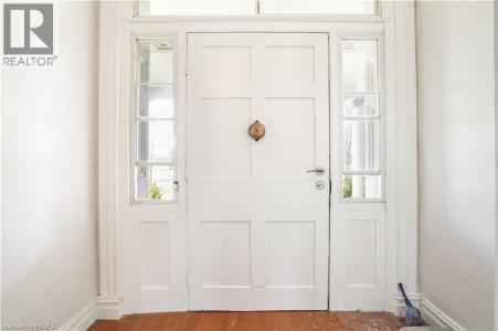 899 KEG LANE, باريس, أونتاريو N3L 3E2, كندا 