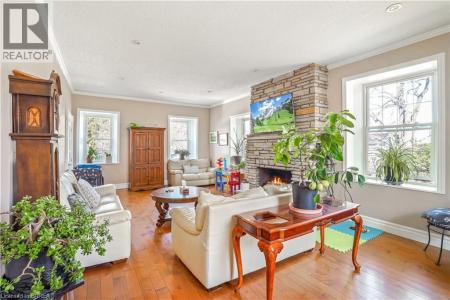 899 KEG LANE, باريس, أونتاريو N3L 3E2, كندا 