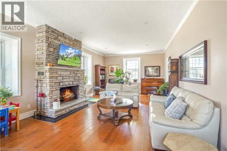 899 KEG LANE, باريس, أونتاريو N3L 3E2, كندا 