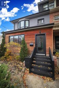 120 CURZON STREET, Toronto (south Riverdale), Ontario M4M 3B5, Canada
