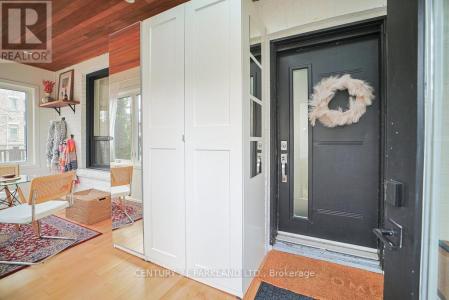 120 CURZON STREET, Toronto (south Riverdale), Ontario M4M 3B5, Canada