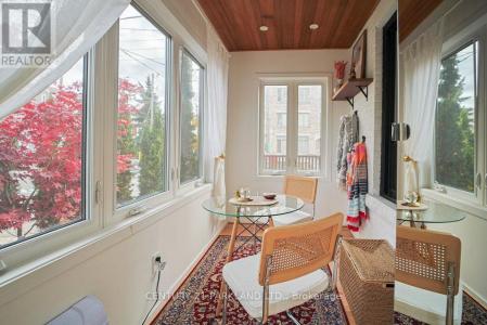 120 CURZON STREET, Toronto (south Riverdale), Ontario M4M 3B5, Canada