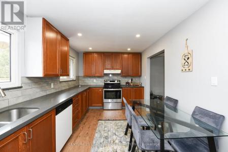 34 PARAGON ROAD, Toronto (kingsview Village-the Westway), オンタリオ M9R 1J8, カナダ