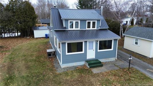 160 ELM STREET, Woodstock, New Brunswick E7M 1R9, Canada